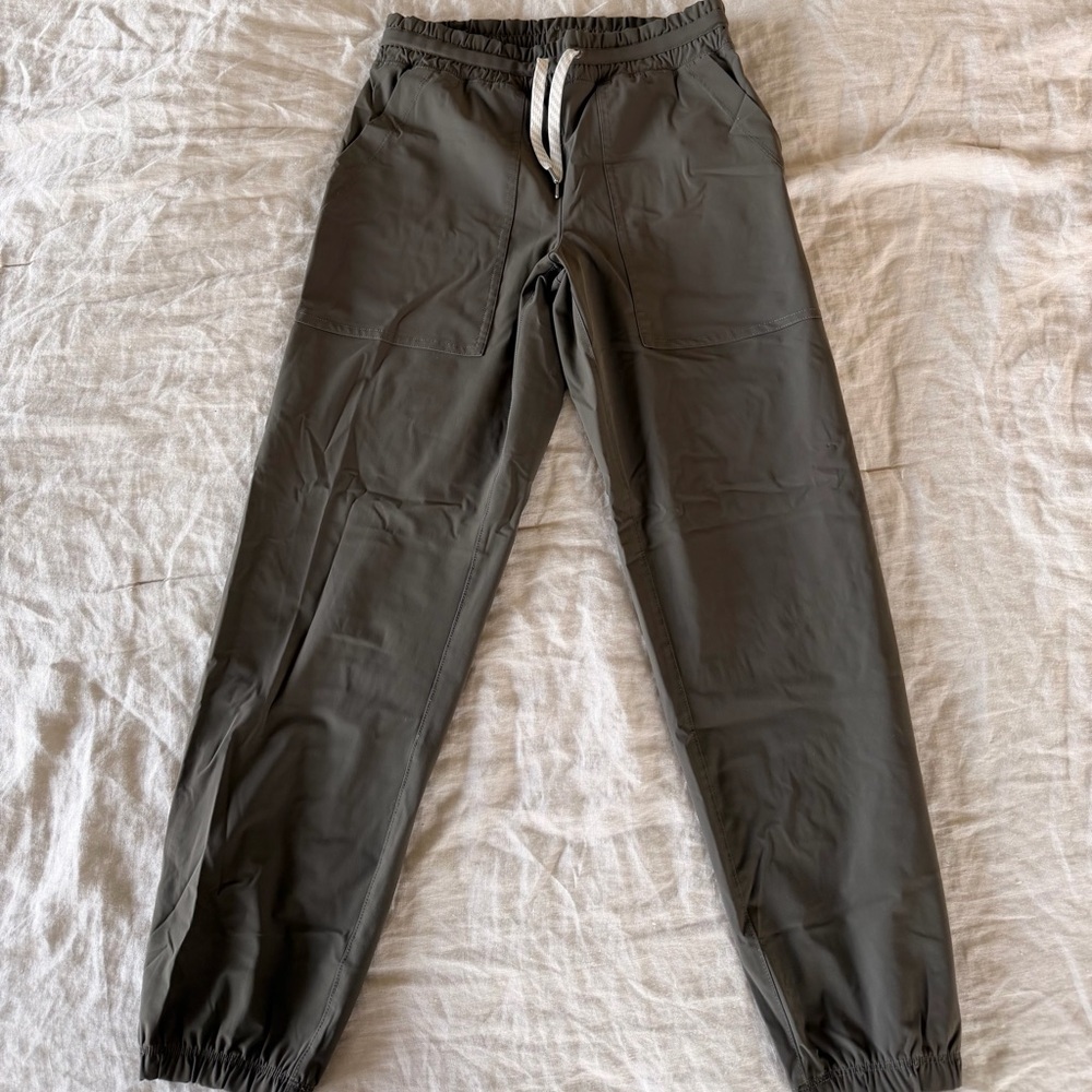 Vuori women’s weekend jogger pant